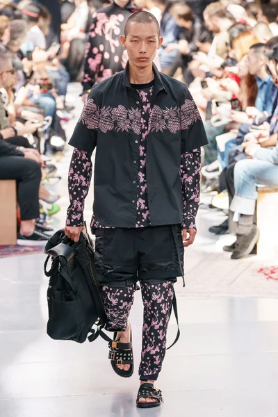 Look 50